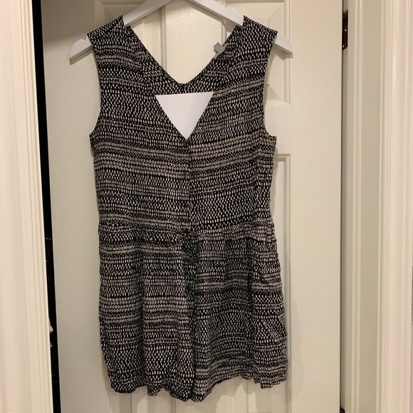 Black and Beige Patterned Romper & Button Up Front - Picture 2 of 3